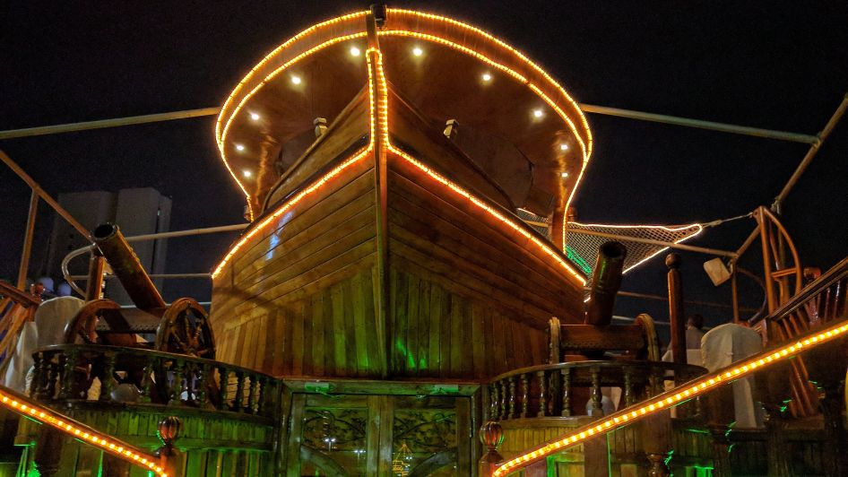 مطعم Dhow Star Floating Restaurant