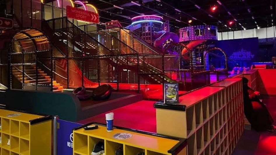 مدينة ملاهي Neon Galaxy Indoor Playworld